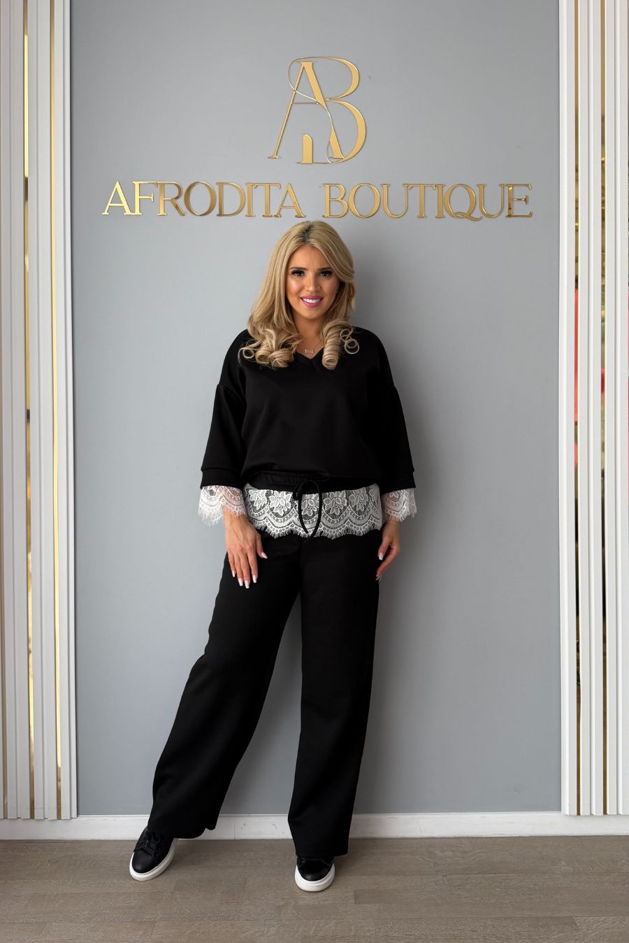 Set Adelina