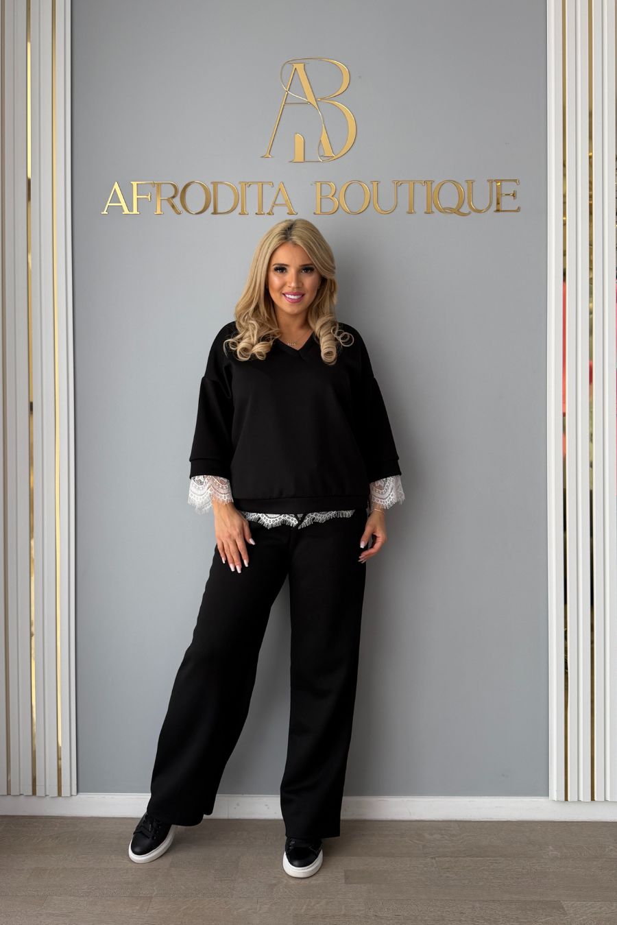 Set Adelina