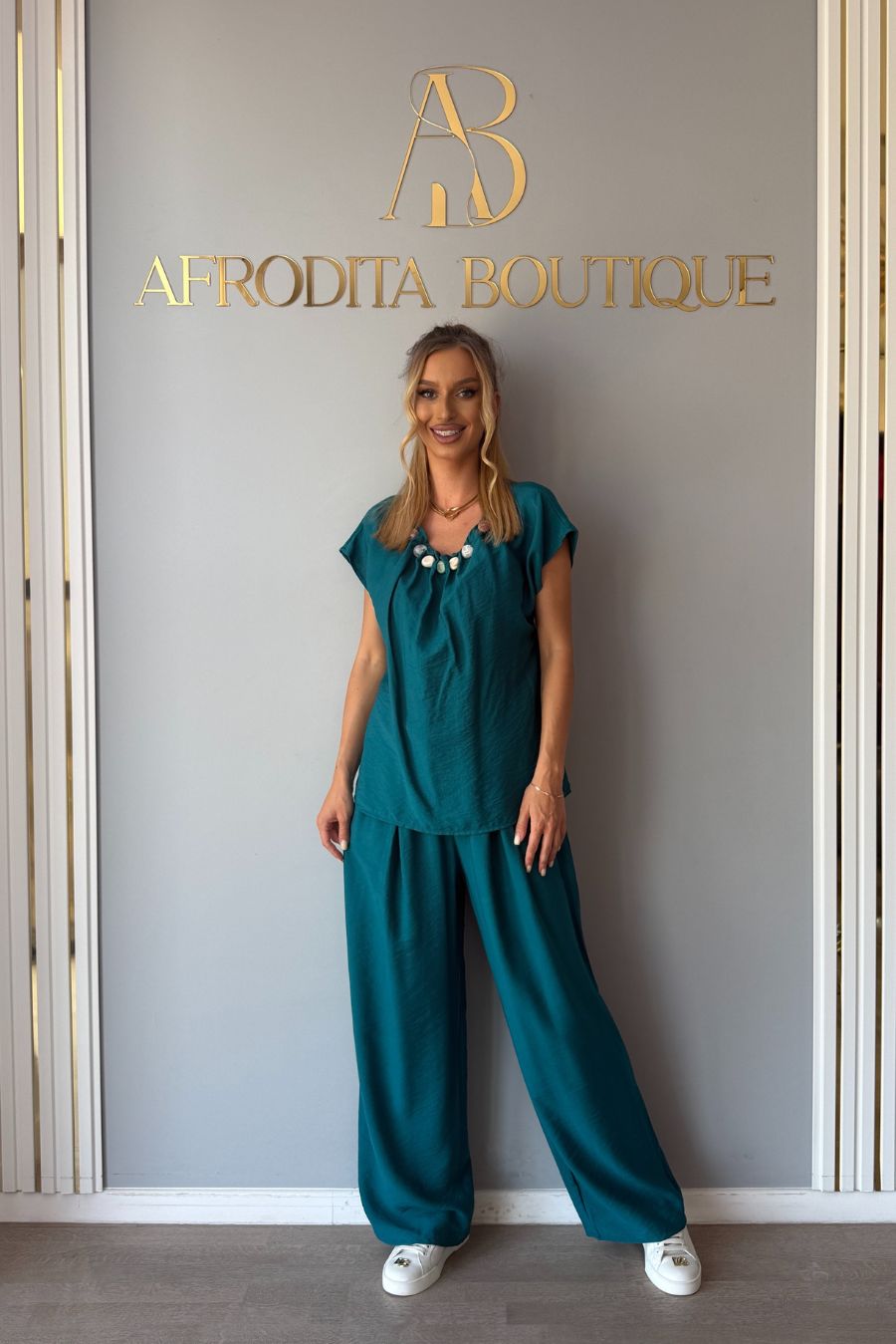 Set Claudia
