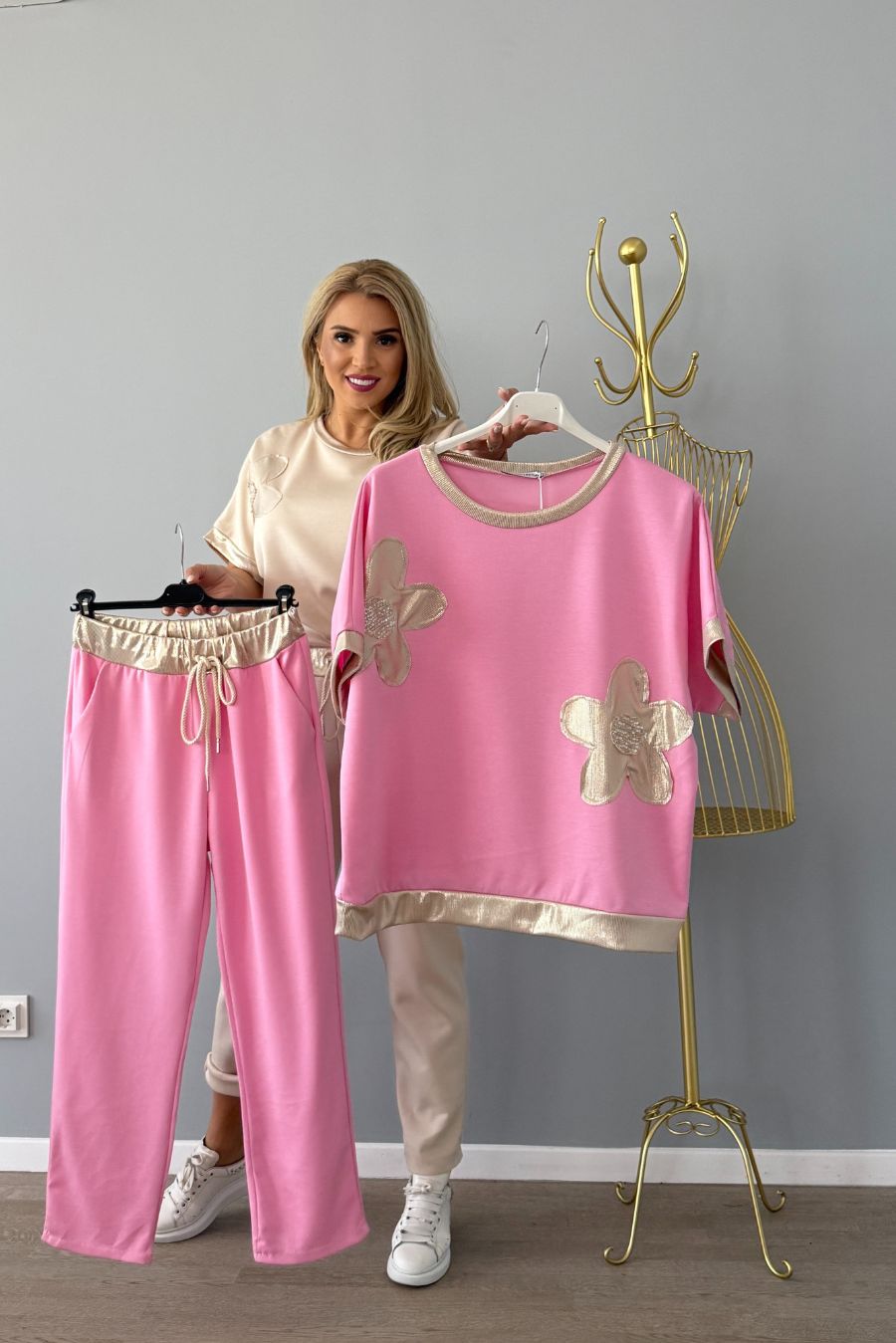 Set Ariana