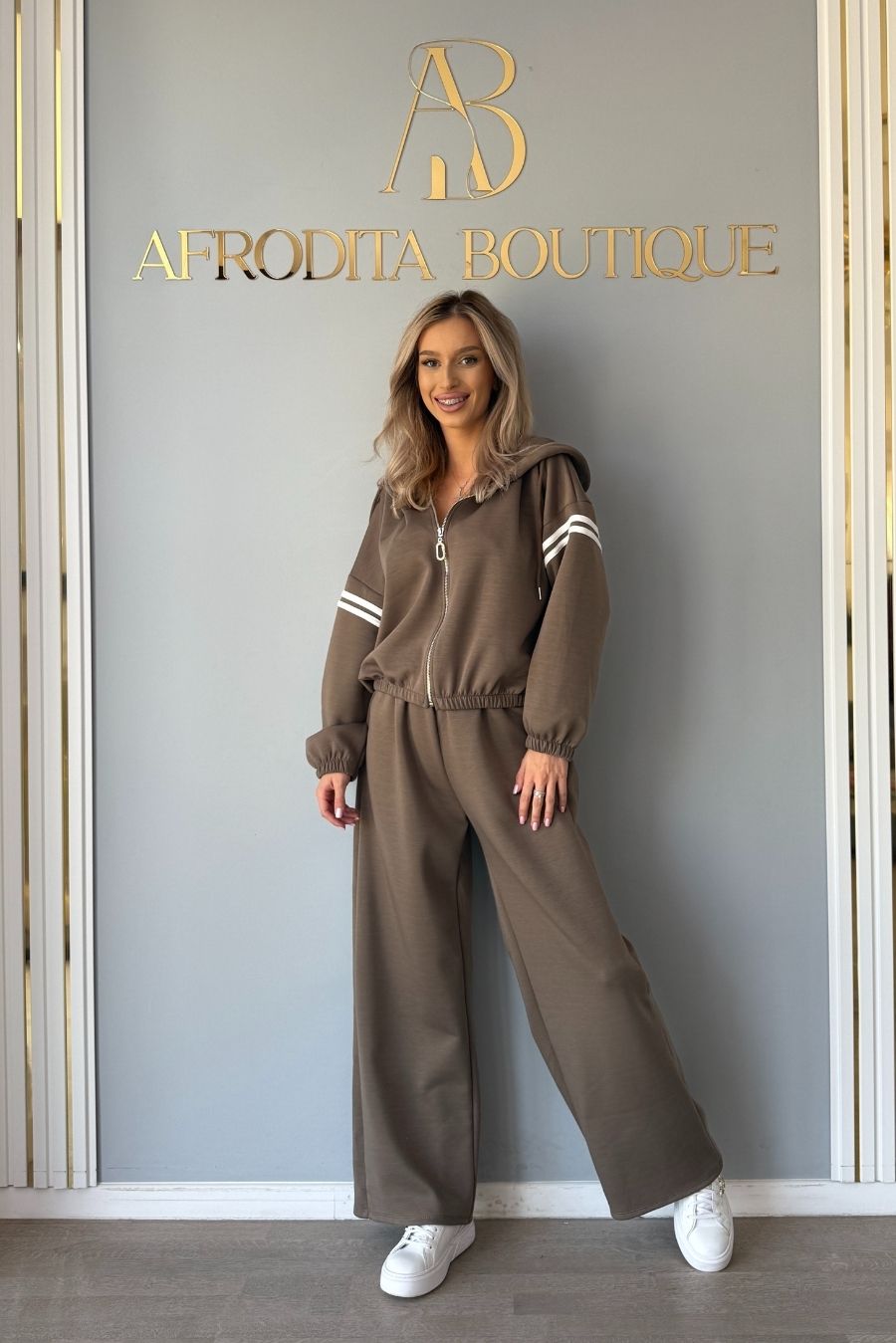 Set Adriana