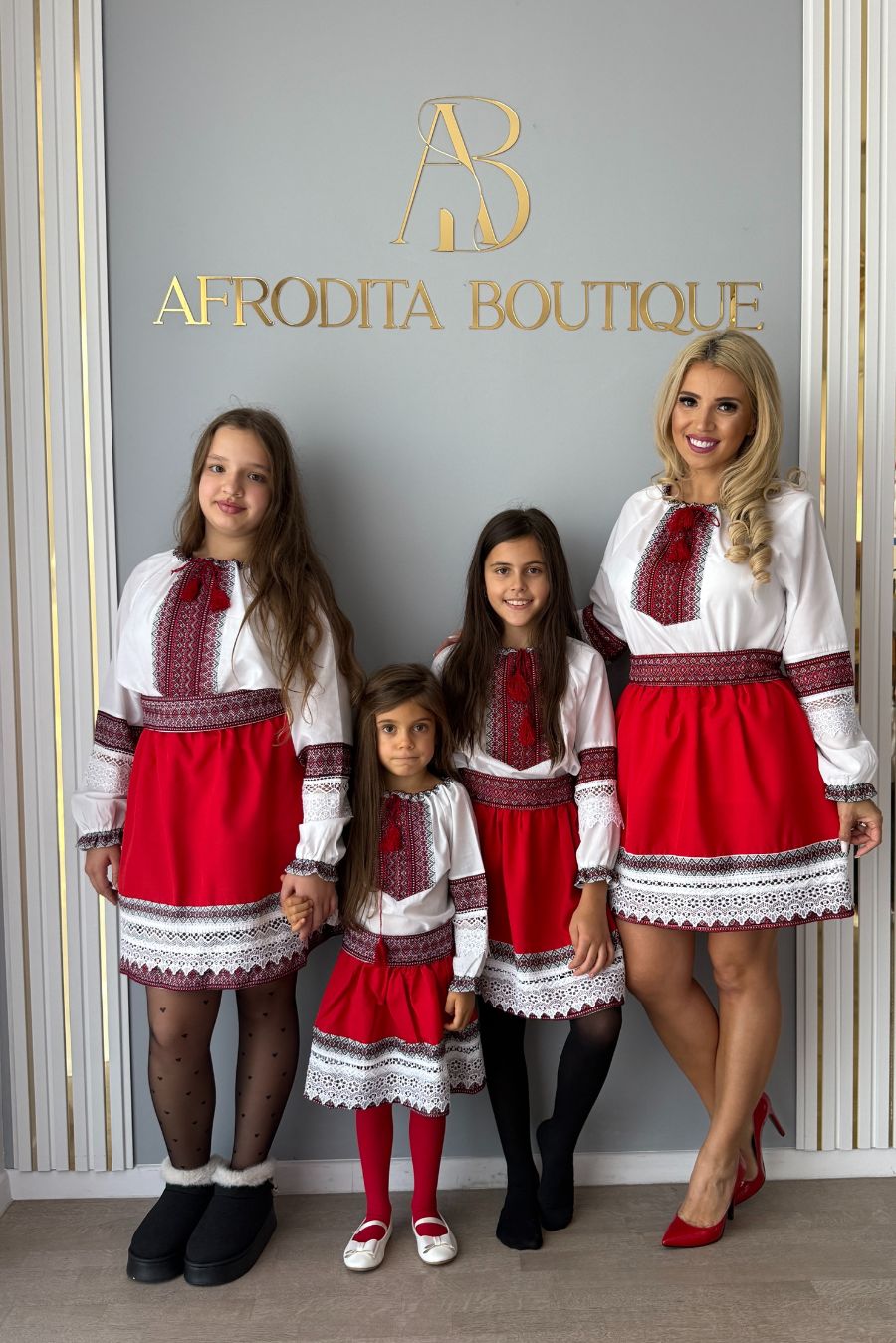 Costum popular fetite Diana